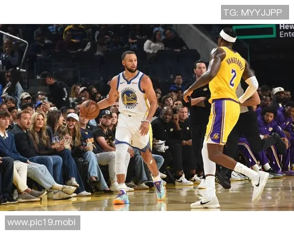 湖人主场险胜勇士，库里缺席全明星，新援首秀封神老詹稳炸